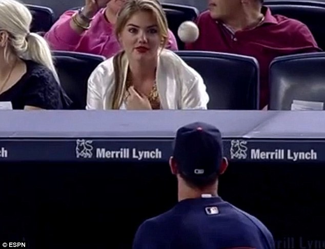 Photos: Kate Upton Boyfriend Justin Verlander tosses baseball at her!