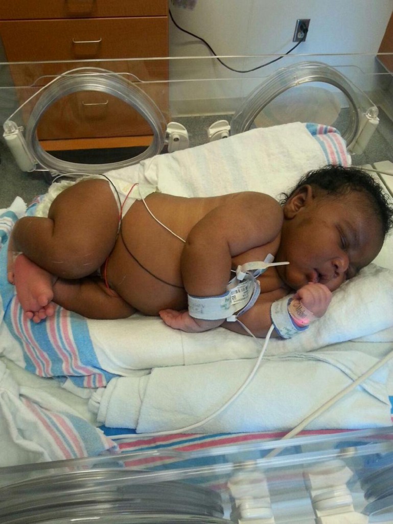 A woman in Tampa gives birth to 14-pound baby boy naturally