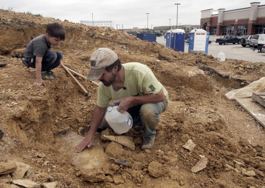 Little boy unearths 100 million-year-old Dinosaur Fossil