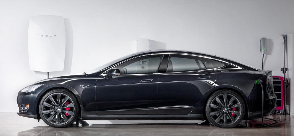 Tesla Motors CEO, Elon Musk unveils Powerwall battery packs to solar power homes