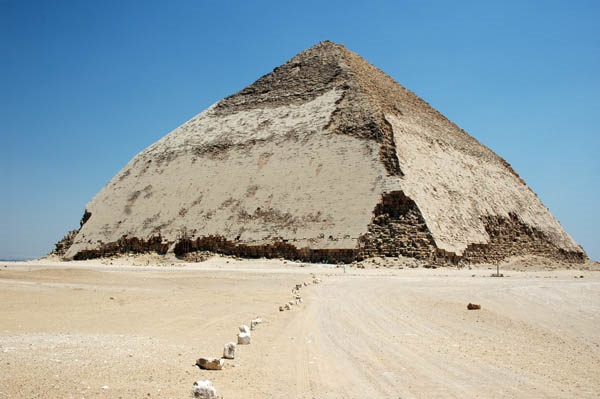 Space particles found in Egyptian pyramids may give clues to their construction