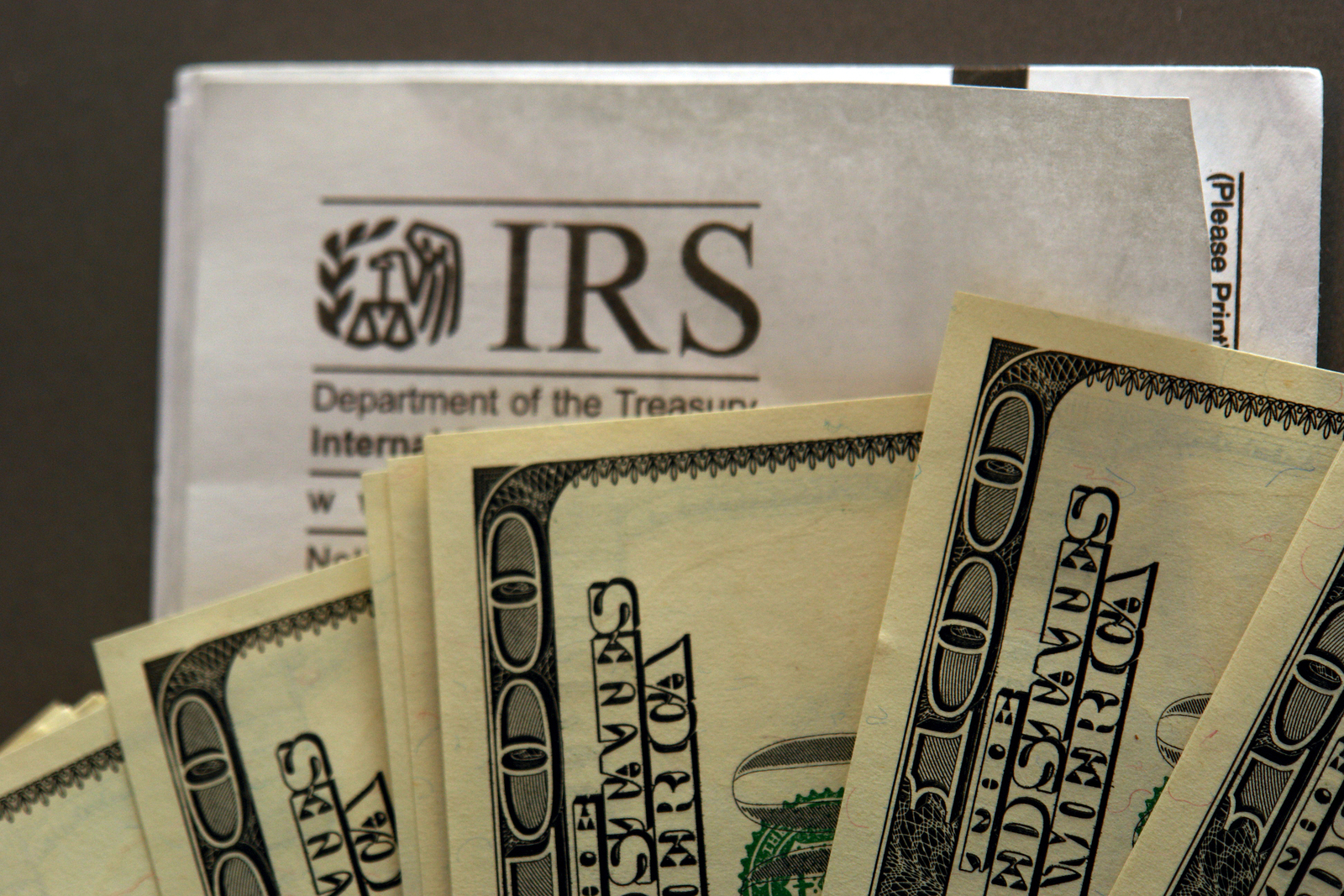 IRS former employee pleads guilty to ID theft and tax-fraud scheme