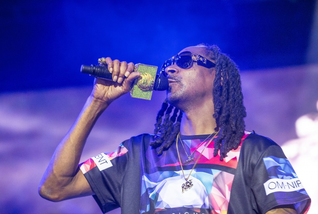 Snoop Dogg visits Flint, Michigan mayor to talk water