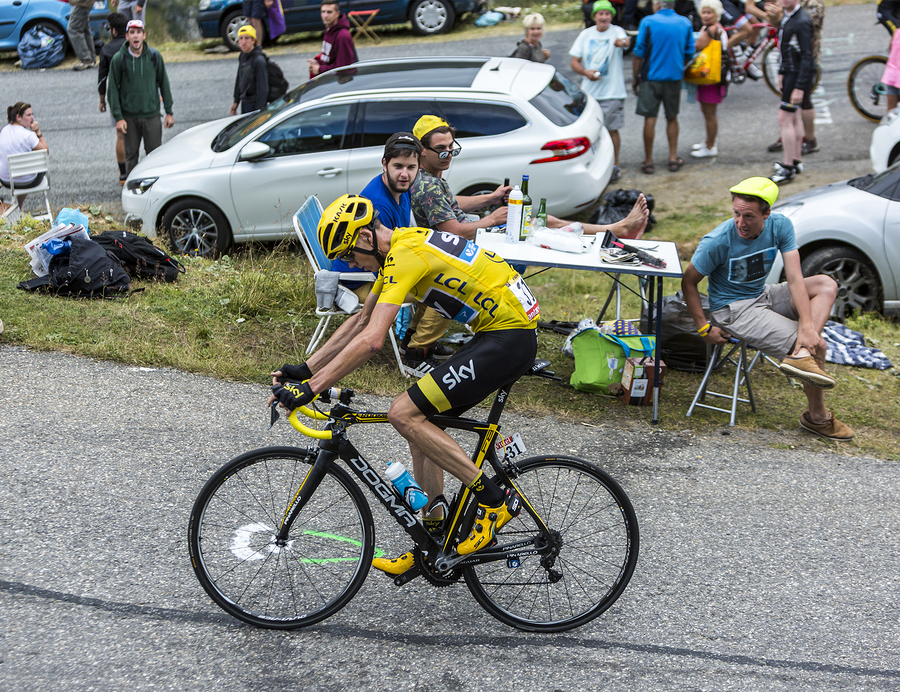 Tour de France: Froome RUNS up Ventoux after hitting camera motorcycle and wrecking bike [VIDEO]