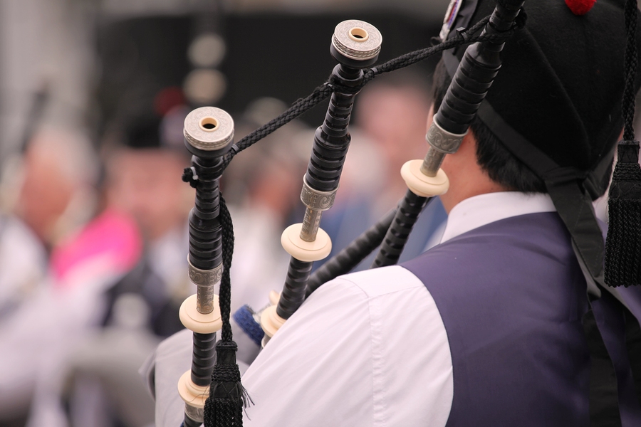 Bagpipes kill 61-year-old piper