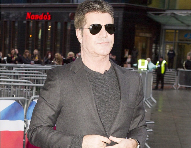 Simon Cowell turns to e-cigarettes to quit smoking