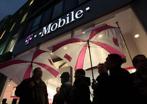 $99 T-Mobile iPhone 5 Triggers Queues Outside Stores – iPhone 5S Next?