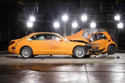 Smart Smashes ForTwo into Mercedes S-Class for Crash Safety Demonstration