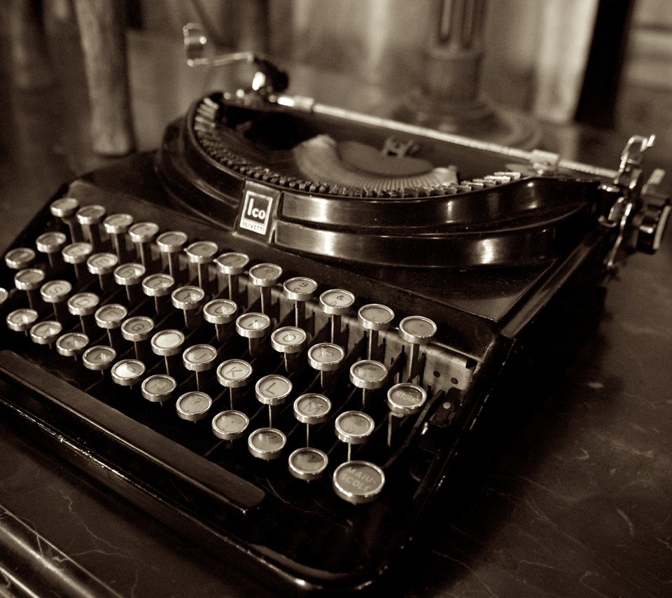 German Officials Mull the Ultimate in Document Security – Manual Typewriters