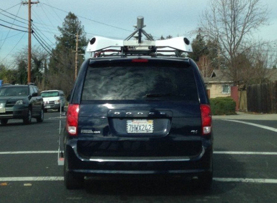 Apple Minivan Spotted X-Shaped Cameras Attached: Driverless Cars?